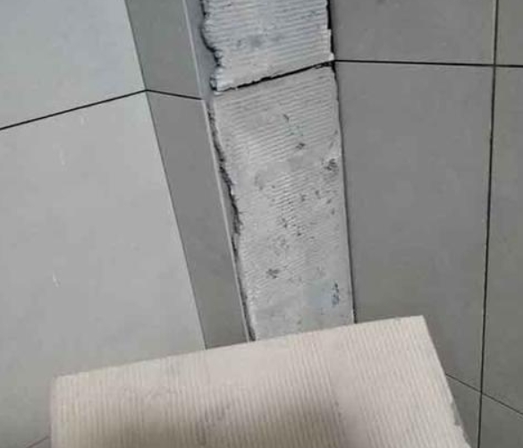 双牌瓷砖空鼓维修公司分享下厨房瓷砖脱落的补救措施。